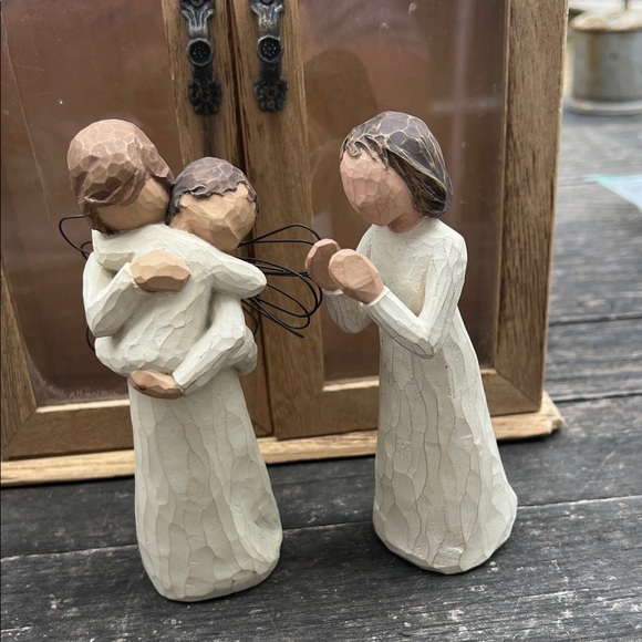 Demdaco Family Embrace Sculpture - Cream and Tan - Picture 7 of 9